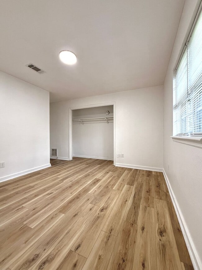 Building Photo - Beautiful House for Rent in the Bryant area!