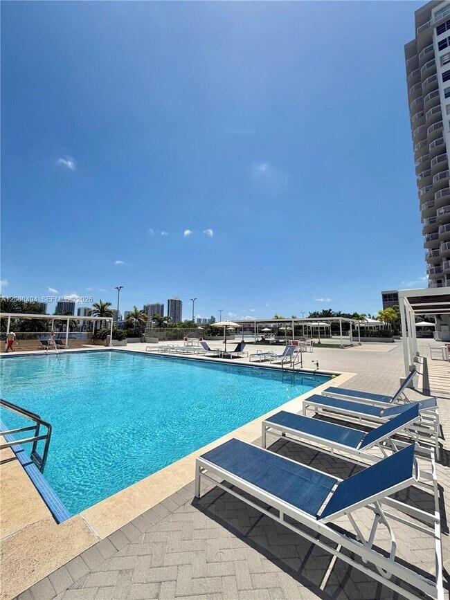 Building Photo - 18081 Biscayne Blvd