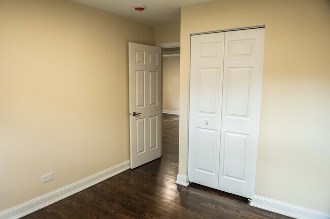 Building Photo - 1028 Valley Stream Dr