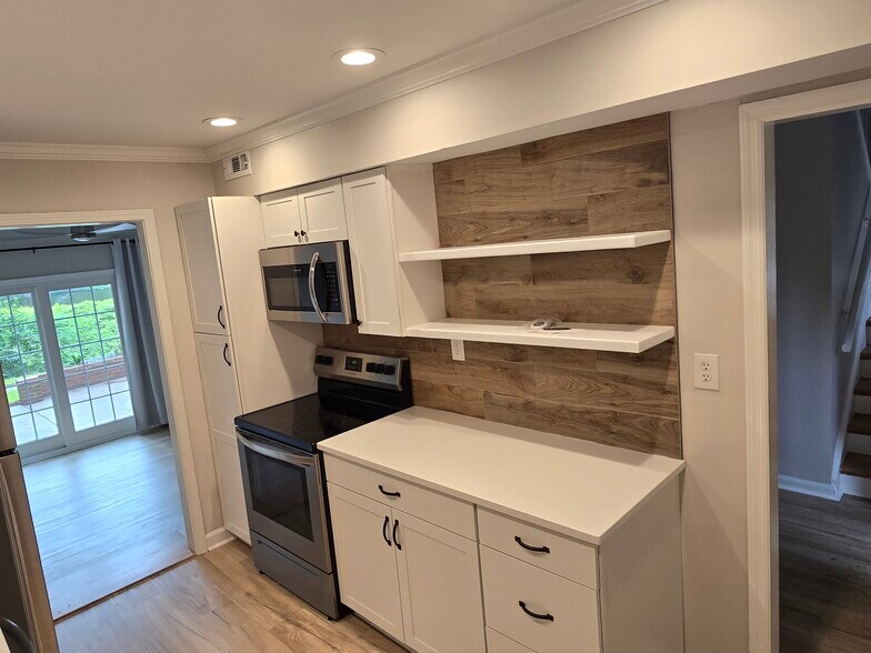 Building Photo - 5027 Forest Lake Pl