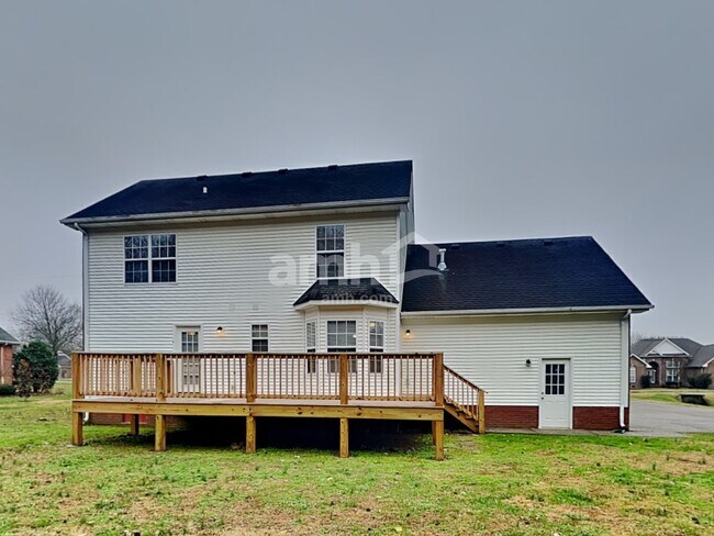 Building Photo - 204 Creekwood Drive