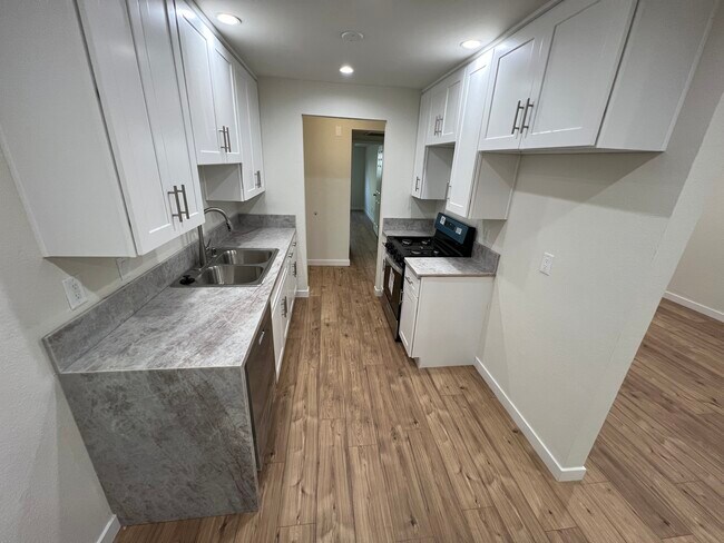Kitchen - 7439 Woodman Ave