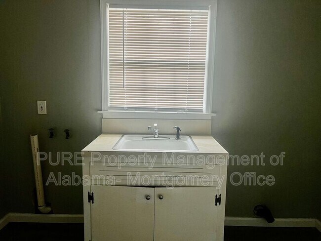 Building Photo - 2632 Oxford Dr