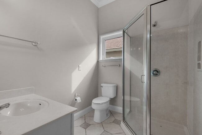 Building Photo - MOVE IN SPECIAL: 30% OFF FIRST MONTHS RENT -- Spacious unfurnished 4B/3B home in Gated Community ...