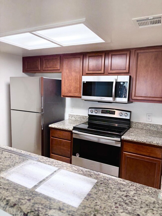 Building Photo - 43376 Cook St