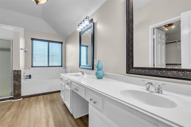 Building Photo - 30114 Thorsby Dr