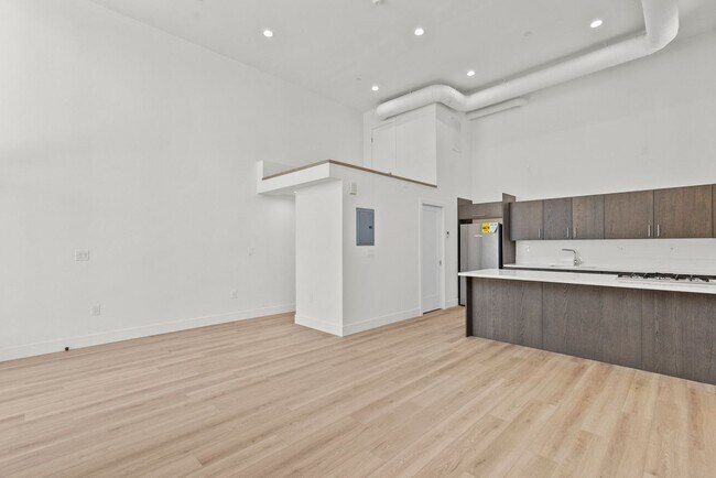 Building Photo - Brand New Live-Work Studio/Lofts in North ...