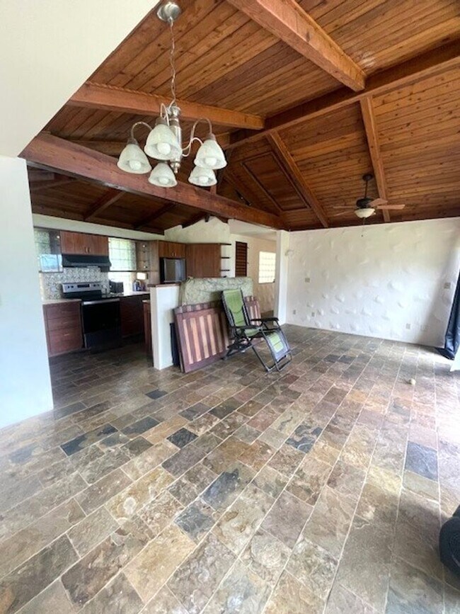 Building Photo - Gorgeous 2 Bedroom / 1 Bath in Waikane