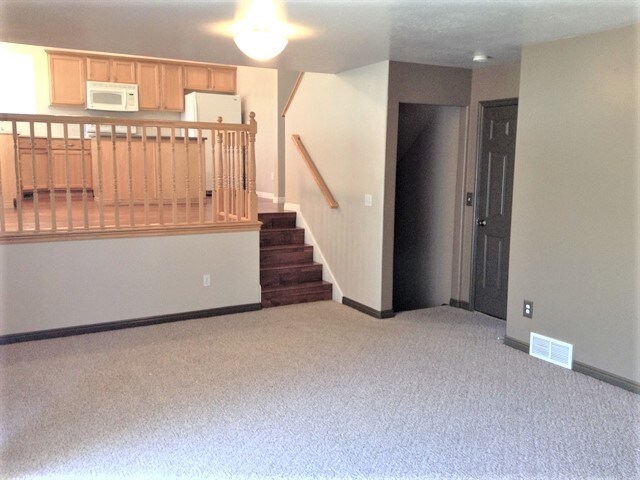 Building Photo - 1027 E 1400 N