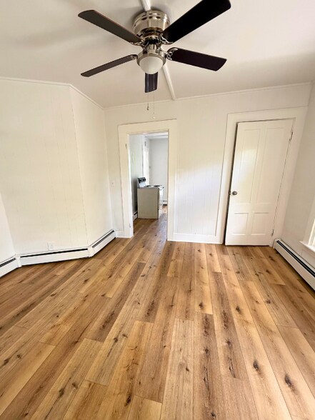 Building Photo - 14 Willow St