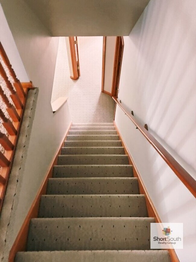 Building Photo - 2146 Creekside Dr SW