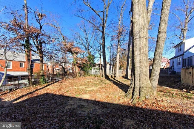 Building Photo - 2104 S Nelson St