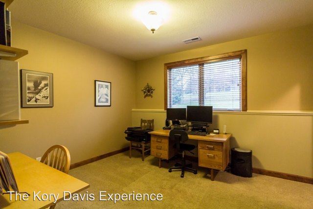 Building Photo - 2808 S Saint Charles Ln