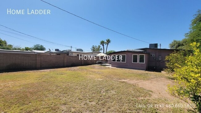 Building Photo - 2226 E Mitchell Dr