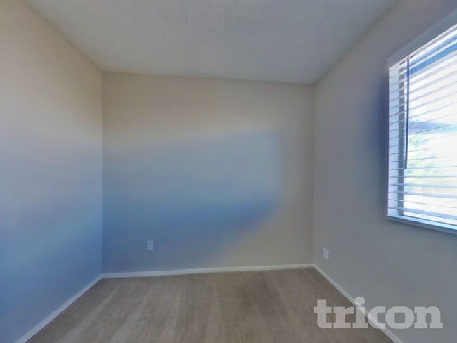 Building Photo - 5294 Acacia Way