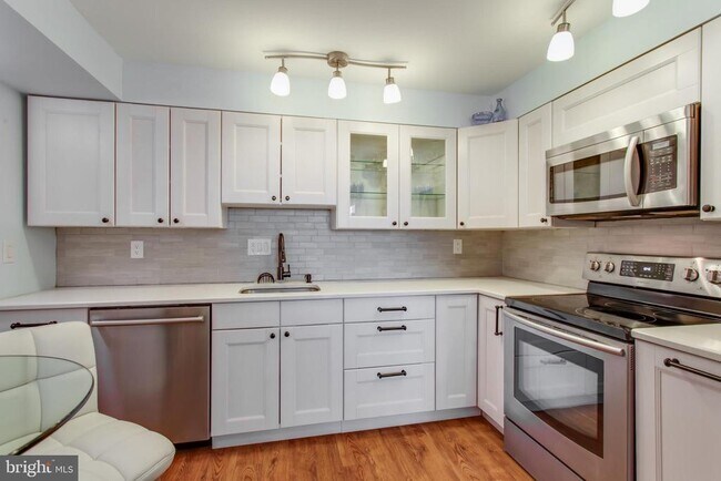 Building Photo - 1808 Old Meadow Rd