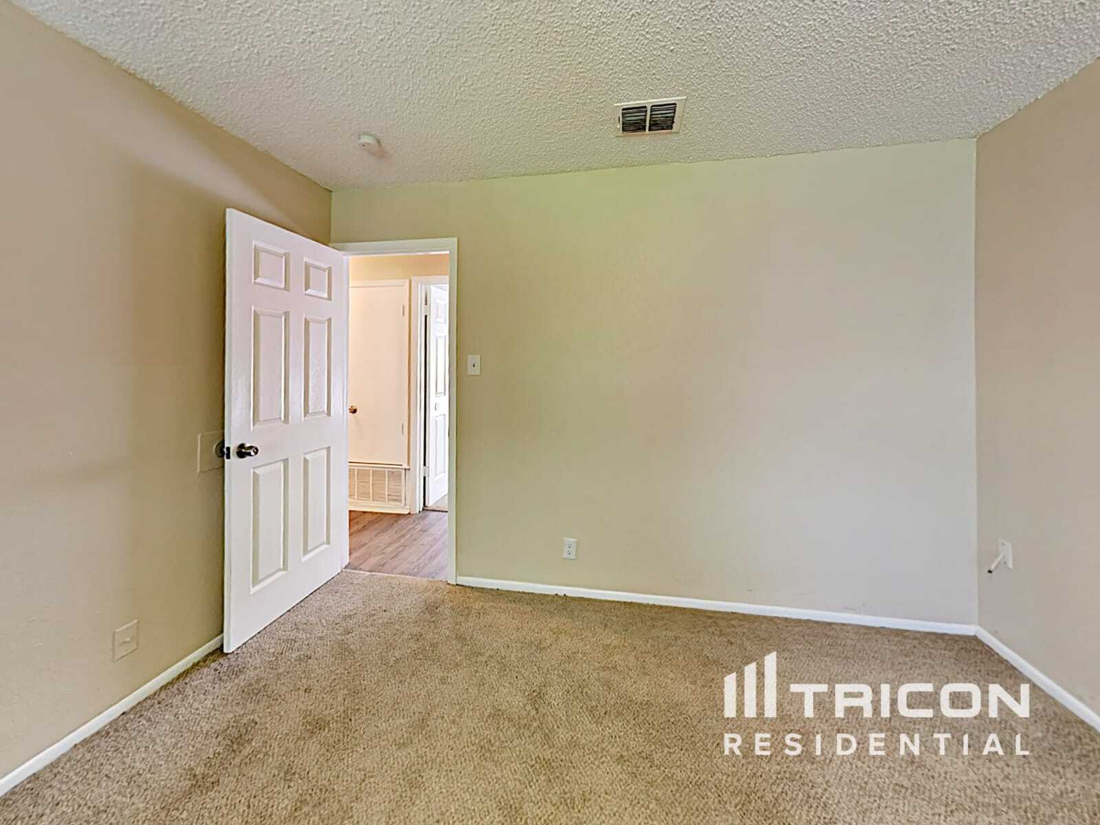 Building Photo - 827 Thornedike Dr