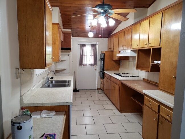 Building Photo - 44238 Carolside Ave