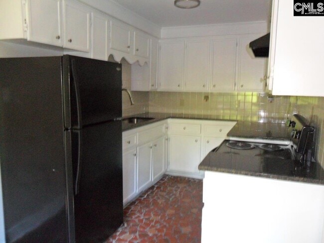 Building Photo - 1241b Johnson Ave