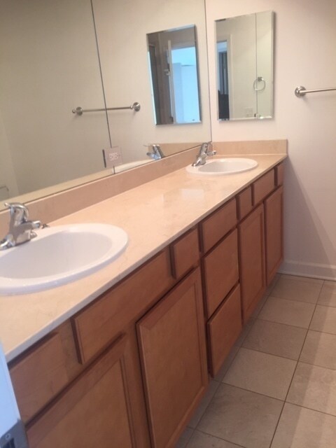 Building Photo - 1629 S Prairie Ave