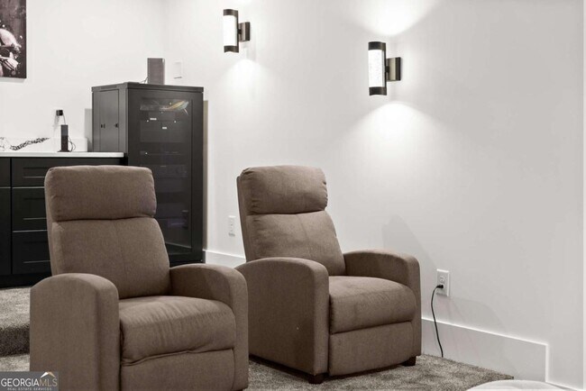 Building Photo - 151 S Pointe Dr