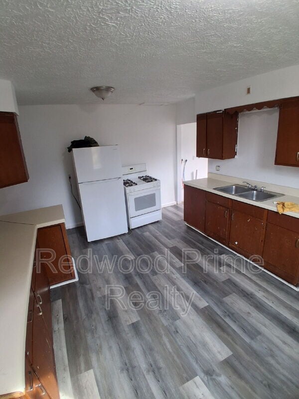 Building Photo - 534-536 Russell Ave