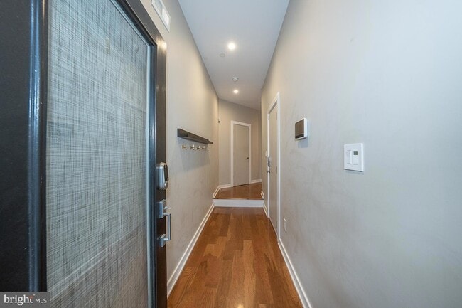 Building Photo - 1326 N Mascher St