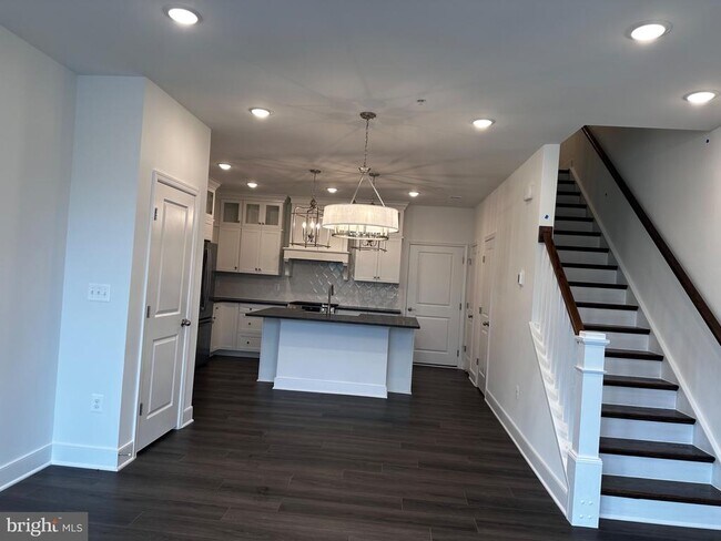 Building Photo - 2504 W Peninsula Dr