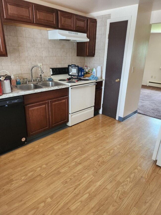 Building Photo - 793 E High St