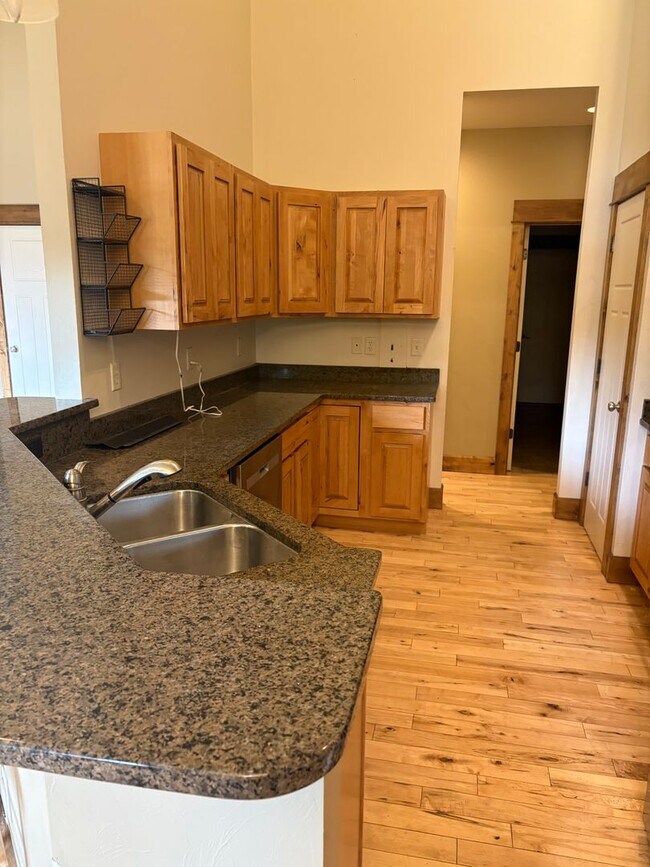 Building Photo - 3114 Madrona Ln