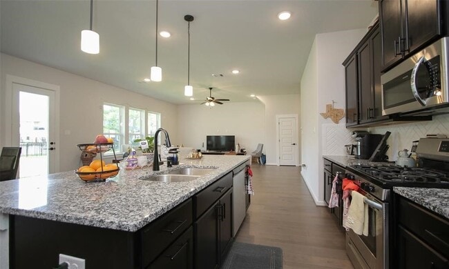 Building Photo - 2103 Pueblito Dr