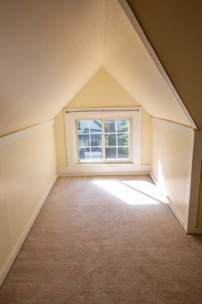 Building Photo - 30 E Maynard Ave