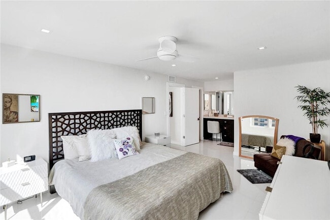 Building Photo - 5200 N Ocean Blvd