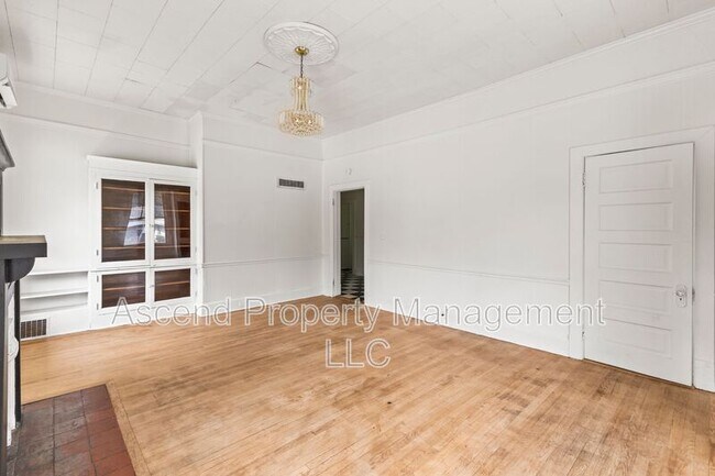 Building Photo - 1501 N Chamberlain Ave