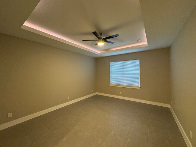 Building Photo - INCREDIBLE 4 Bedroom, 2 Bathroom Home in Poinciana!