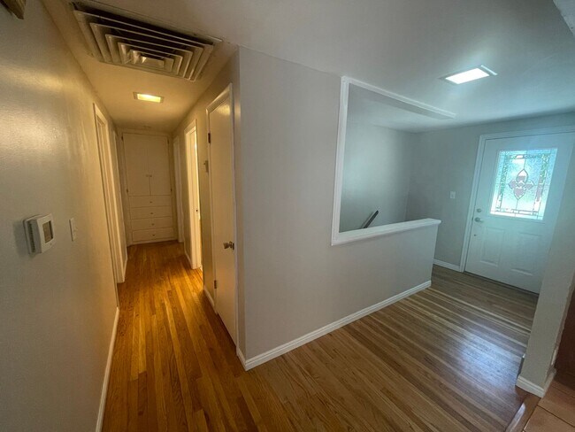 Building Photo - 550 E 250 N