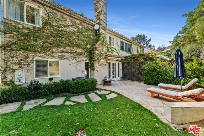 Building Photo - 622 Palisades Dr