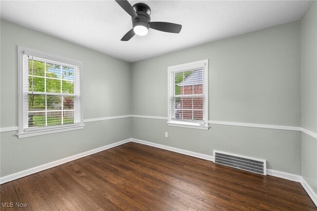 Building Photo - 574 Huntmere Dr