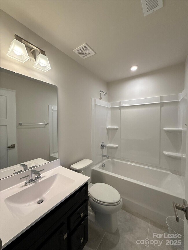 Building Photo - 422 Serenity Cir