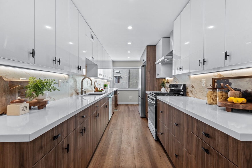 Modern Kitchen with Loads of Storage - 13135 Mindanao Way