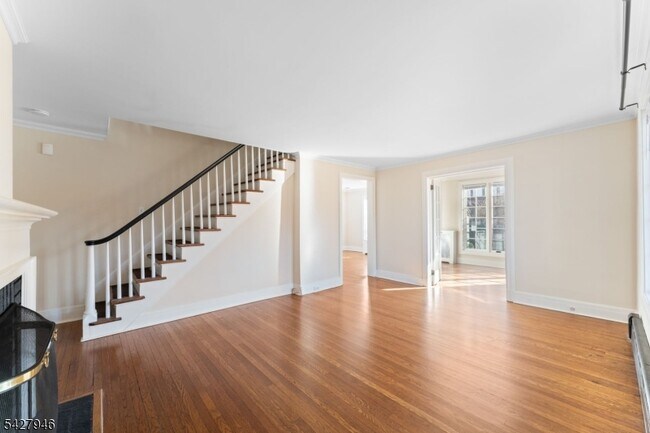 Building Photo - 57 Pomander Walk