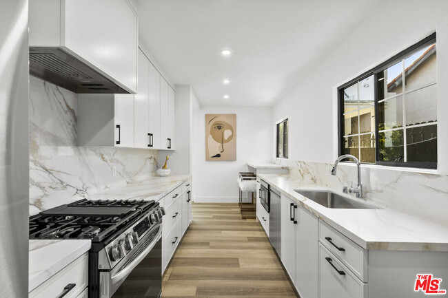 Building Photo - 130 Le Doux Rd