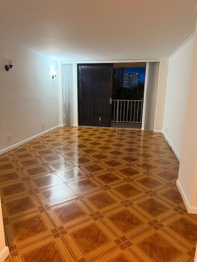 Building Photo - 290 174 Street, Unit 417, Sunny Isles Beach