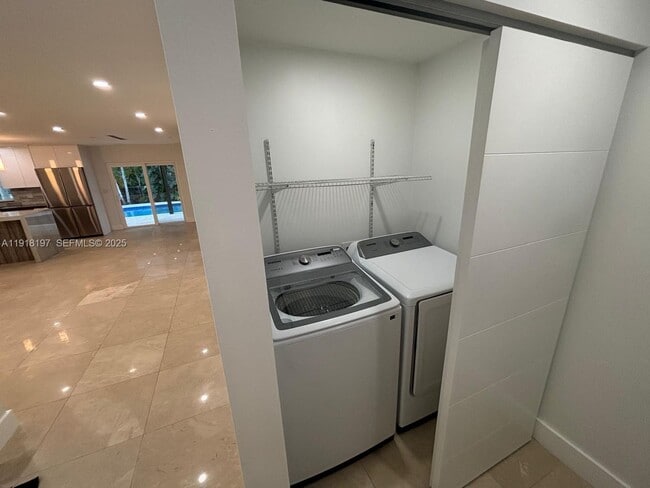 Building Photo - 2900 SW 16th St