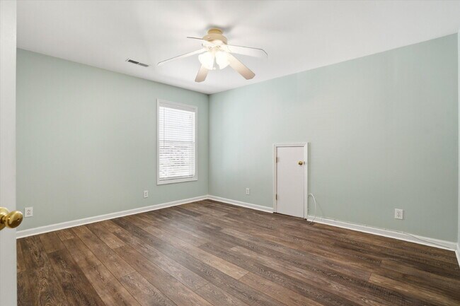 Building Photo - "Exquisite 4-Bed Sanctuary with Cozy Fireplace & Spacious 2,204 Square Foot Layout on Willoughby ...