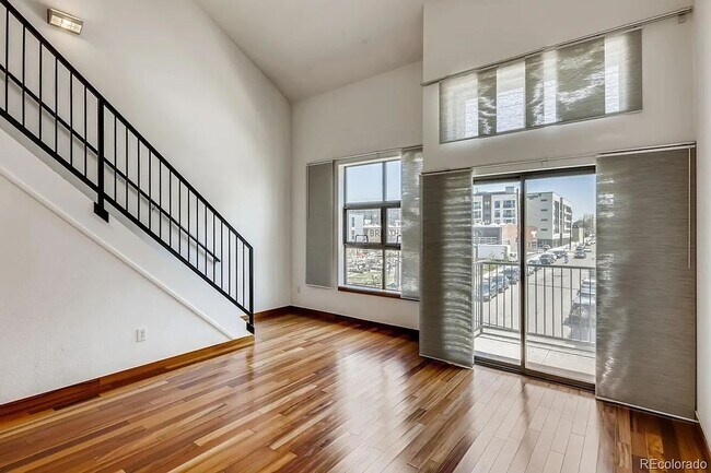 Building Photo - Top Level One Bedroom Condo in Rhino