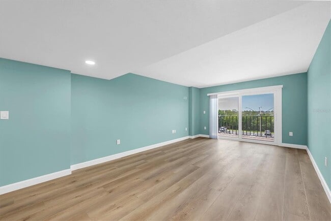 Building Photo - 7050 Sunset Dr S