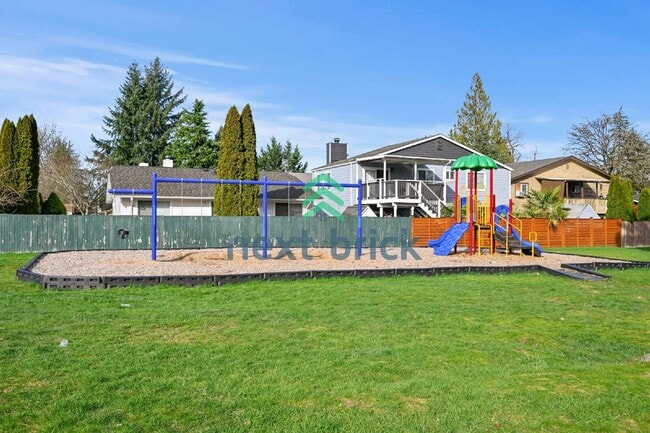 Building Photo - Charming 3-Bedroom Home in Auburn Near Green River College with Fenced Yard & Prime Location!