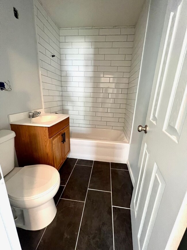 Building Photo - Remodeled Residential Home on East Side - Preleasing for 26/27 School Year!