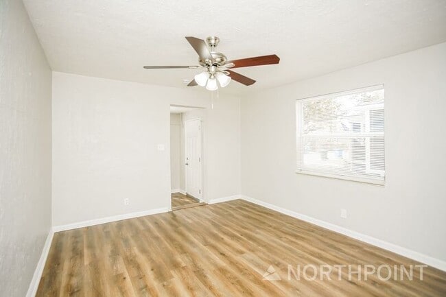 Building Photo - 2040 Union St S